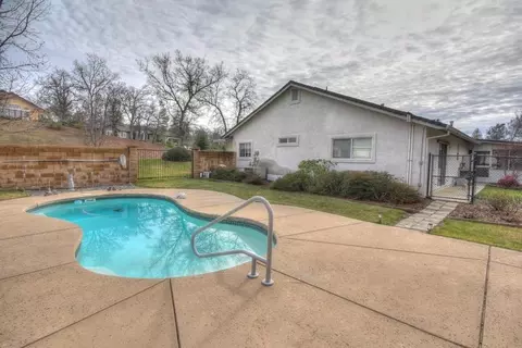 11572 Fox Estates Ct, Redding, CA 96003 photo 2