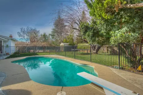3530 Riverview Dr, Redding, CA 96001 photo 32