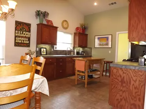 10296 October Ln, Redding, CA 96003 photo 2