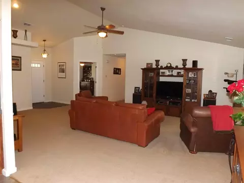 10296 October Ln, Redding, CA 96003 photo 6