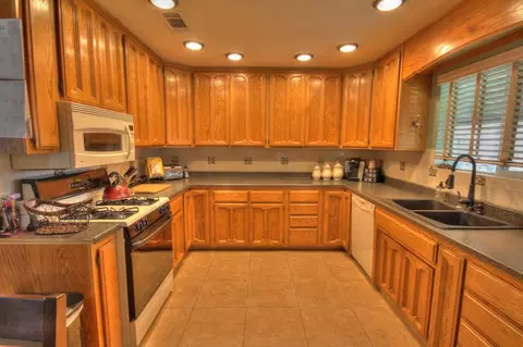 19059 Genevieve Rd, Redding, CA 96003 photo 3