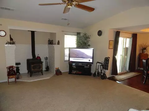 2740 Howard Dr, Redding, CA 96001 photo 6