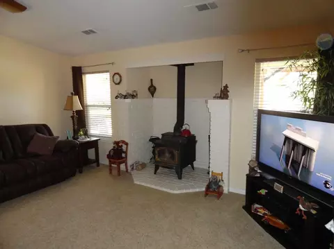 2740 Howard Dr, Redding, CA 96001 photo 5