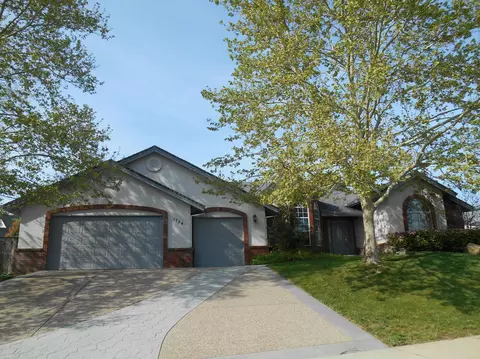 1724 Crosby Ln, Redding, CA 96003 photo 1