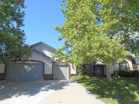 1724 Crosby Ln, Redding, CA 96003 photo 2