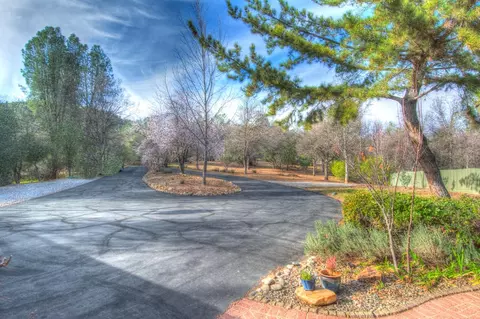 15647 Ranchland Dr, Redding, CA 96001 photo 2
