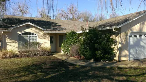 824 Fountain Cir, Redding, CA 96003 photo 1