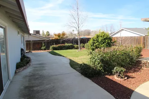 1033 Partridge Dr, Redding, CA 96003 photo 3