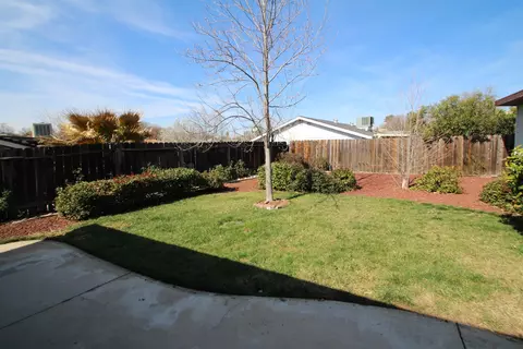 1033 Partridge Dr, Redding, CA 96003 photo 4