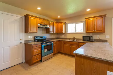 332 Rivella Vista Dr, Redding, CA 96001 photo 8