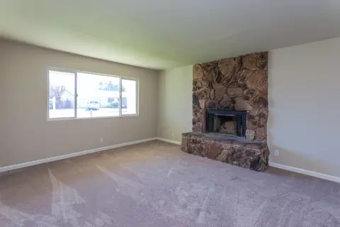 332 Rivella Vista Dr, Redding, CA 96001 photo 5