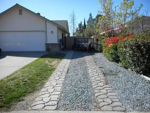 3075 Howard Dr, Redding, CA 96001 photo 2