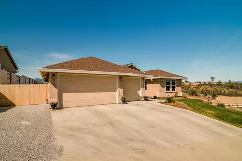 363 Stinson Loop, Redding, CA 96003 photo 4