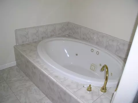 830 Fountain Cir, Redding, CA 96003 photo 4