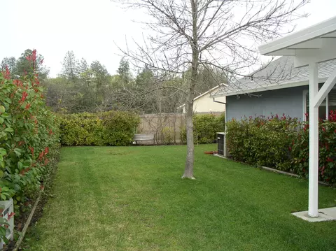 830 Fountain Cir, Redding, CA 96003 photo 2