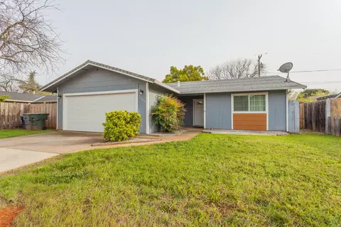 2433 Celestial St, Redding, CA 96002 photo 1