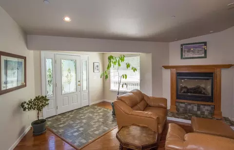 1370 Lakeside Dr, Redding, CA 96001 photo 4