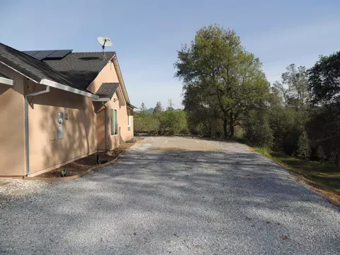 19360 Raintree Ln, Redding, CA 96003 photo 3