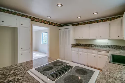 9347 Canyon Hollow Dr, Redding, CA 96001 photo 9