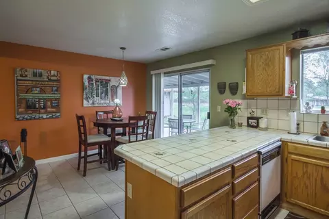 625 Lowe St, Redding, CA 96001 photo 3