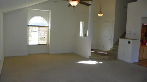 896 Country Oak, Redding, CA 96003 photo 4