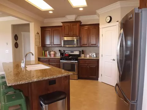 606 Rogue River Way, Redding, CA 96003 photo 3