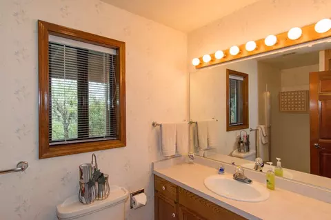 8435 Crown Way, Redding, CA 96001 photo 21