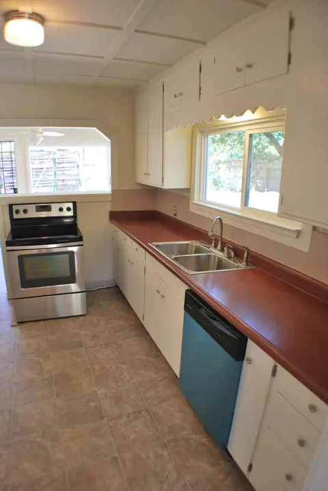 2352 Shasta St, Redding, CA 96001 photo 3