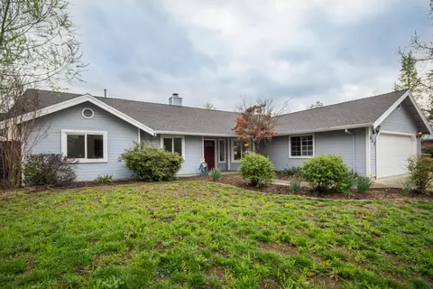 541 Olympic St, Redding, CA 96003 photo 1