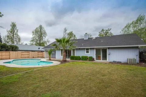 541 Olympic St, Redding, CA 96003 photo 2