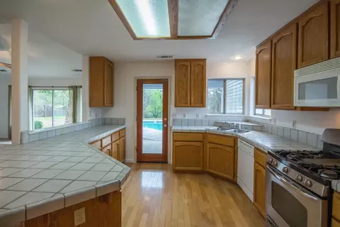 541 Olympic St, Redding, CA 96003 photo 3