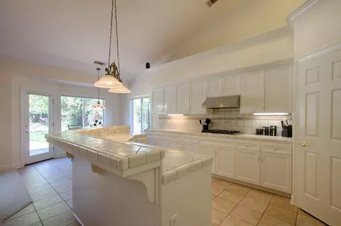 2578 Templeton Dr, Redding, CA 96002 photo 5