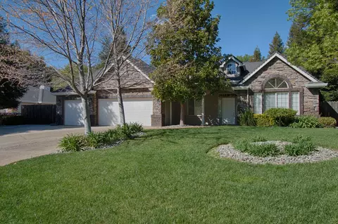 2578 Templeton Dr, Redding, CA 96002 photo 2