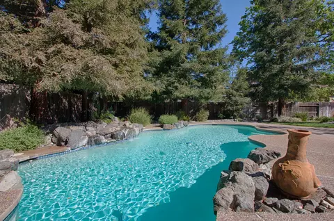 2578 Templeton Dr, Redding, CA 96002 photo 3