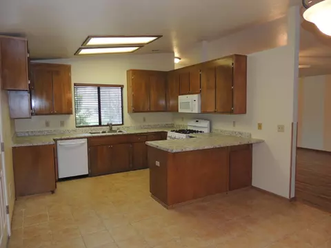 1013 Nighthawk Ln, Redding, CA 96003 photo 4