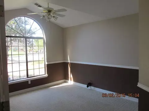 975 Hillsdale Ct, Redding, CA 96003 photo 2