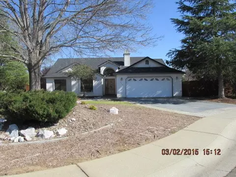 975 Hillsdale Ct, Redding, CA 96003 photo 1