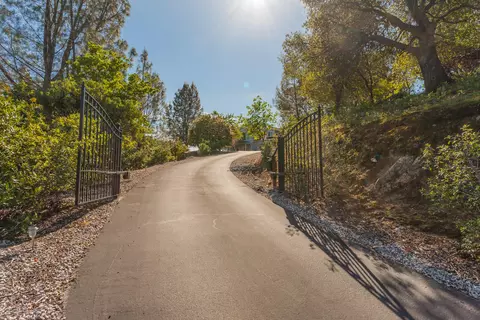 8900 Elusion Ct, Redding, CA 96001 photo 4