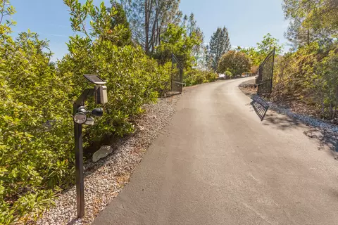 8900 Elusion Ct, Redding, CA 96001 photo 5