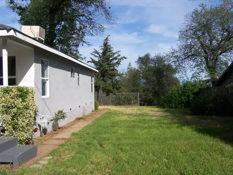 12109 Shaver Ln, Redding, CA 96003 photo 3