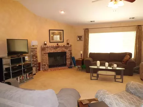 573 Reddington Dr, Redding, CA 96003 photo 2