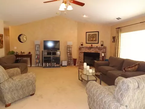 573 Reddington Dr, Redding, CA 96003 photo 3