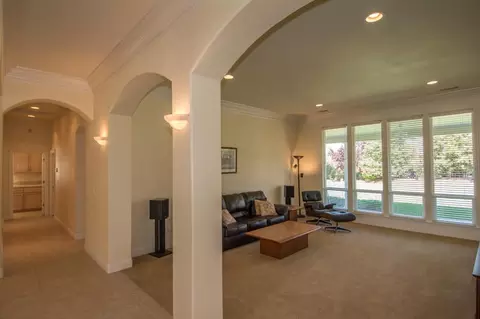 3680 Seasons Ct, Redding, CA 96001 photo 5