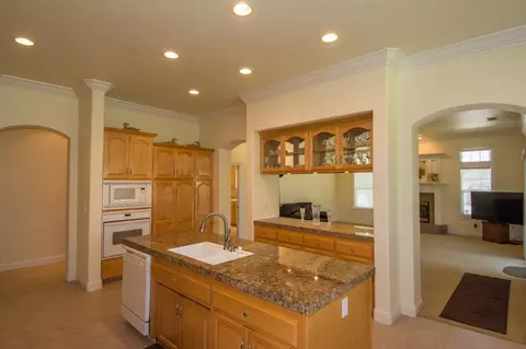 3680 Seasons Ct, Redding, CA 96001 photo 8
