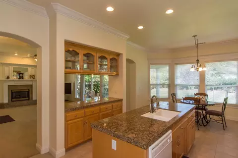 3680 Seasons Ct, Redding, CA 96001 photo 9