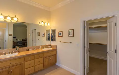 3680 Seasons Ct, Redding, CA 96001 photo 16