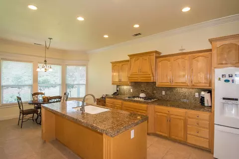 3680 Seasons Ct, Redding, CA 96001 photo 7