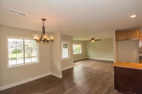 1009 Layton Rd, Redding, CA 96002 photo 8