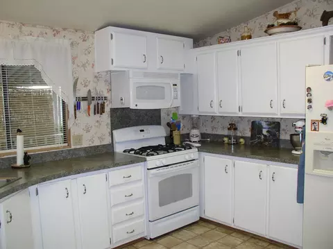 1066 Deodar Way, Redding, CA 96003 photo 3