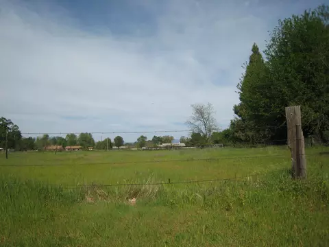 21148 Shelly Ln, Anderson, CA 96007 photo 2